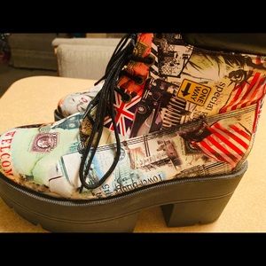 Platform print boots SZ 7